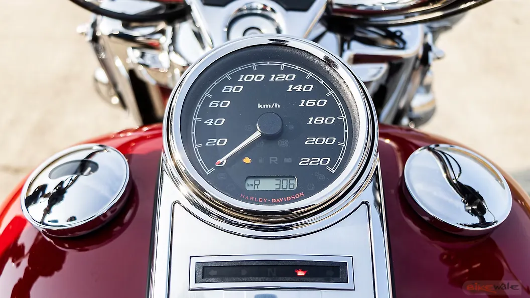 HarleyDavidson Road King TFT / Instrument Cluster Image BikeWale