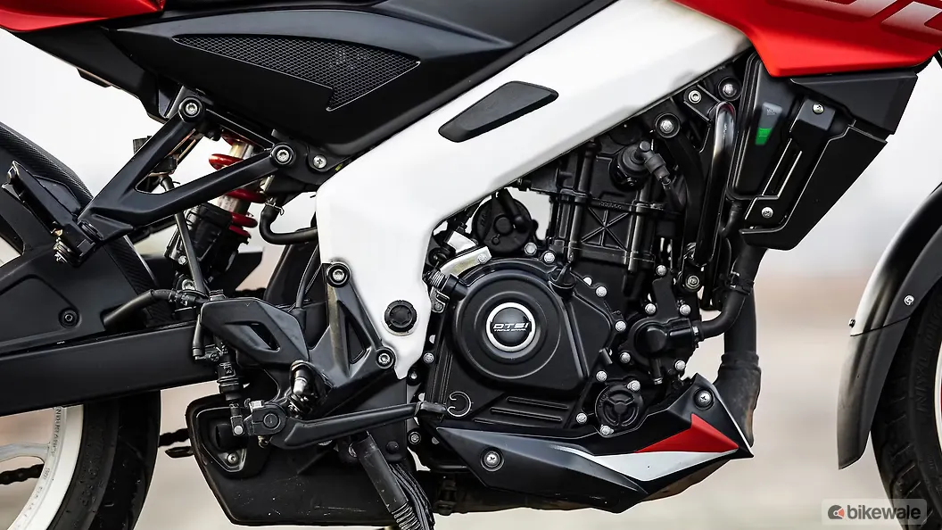 Bajaj Pulsar NS200 Engine Oil Level Indicator Image BikeWale