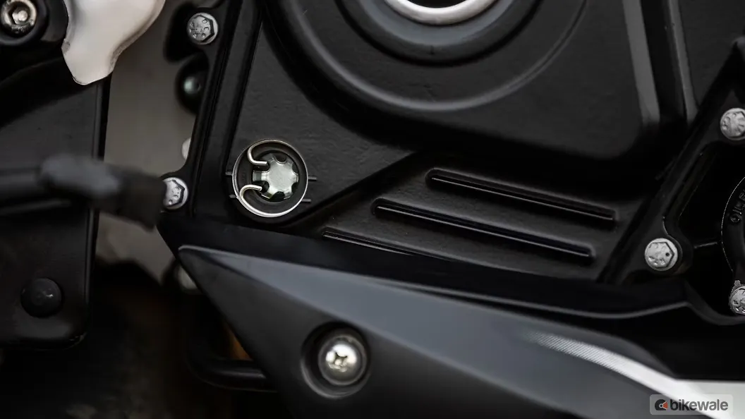Bajaj Pulsar NS200 Engine Oil Level Indicator Image BikeWale