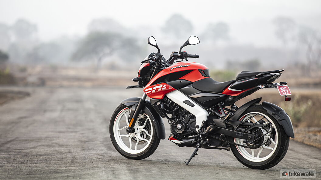 Bajaj Pulsar NS200 Left Rear Three Quarter Image – BikeWale