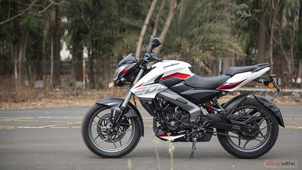 Bajaj Pulsar NS200 Left Side View Image – BikeWale