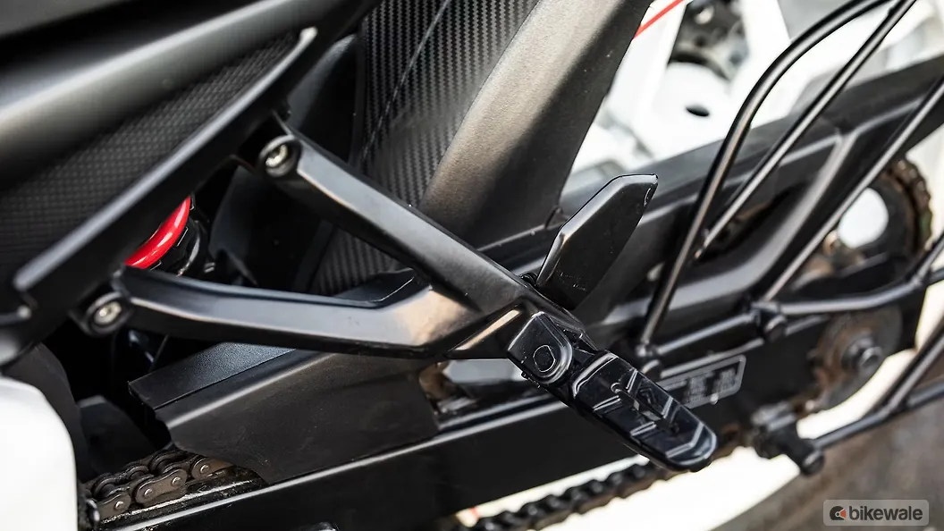 Bajaj Pulsar NS200 Pillion Footrest Image BikeWale