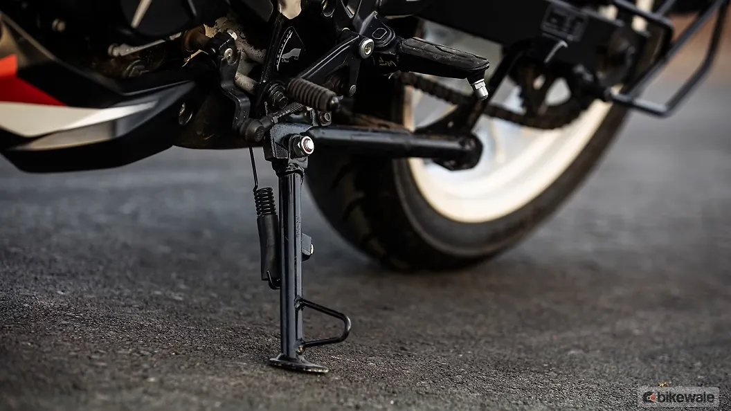 Bajaj Pulsar NS200 Main Stand Image BikeWale
