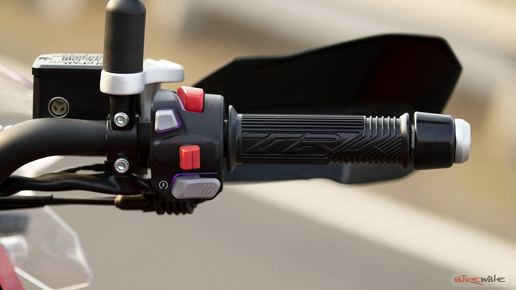 Benelli TRK 502 Ignition Switch Image – BikeWale