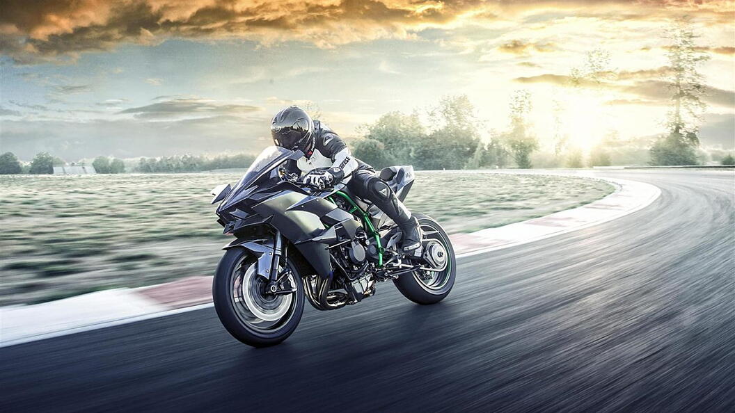 Kawasaki Ninja H2R Left Front Three Quarter Image – BikeWale