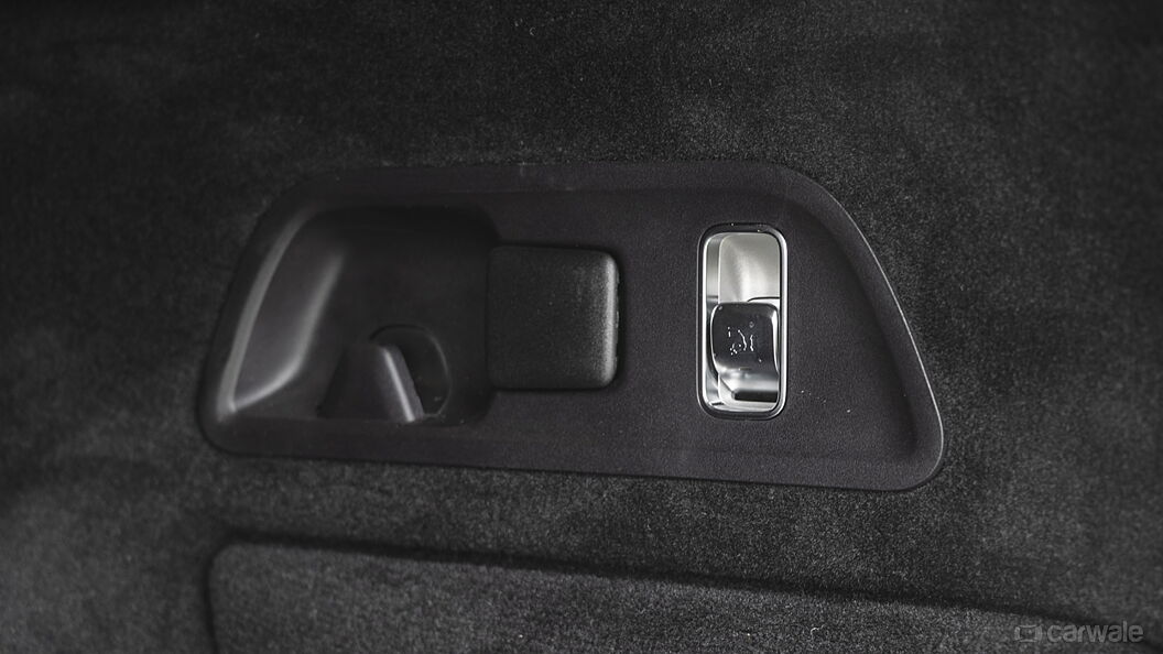 Mercedes-Benz Maybach GLS Levers/Buttons in Bootspace