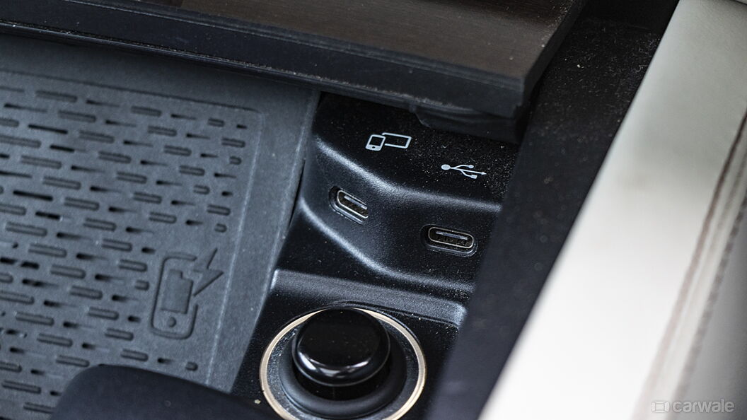 Mercedes-Benz Maybach GLS [2021-2024] USB Port/AUX/Power Socket/Wireless Charging