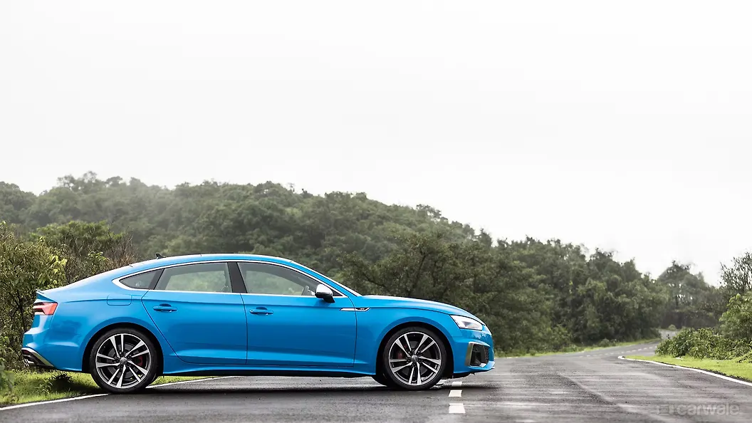 S5 Sportback Right Side View Image, S5 Sportback Photos in India - CarWale
