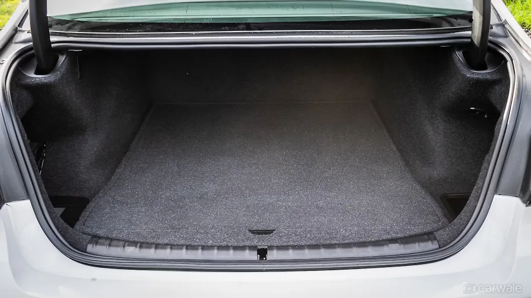 5 Series Bootspace Image, 5 Series Photos in India - CarWale