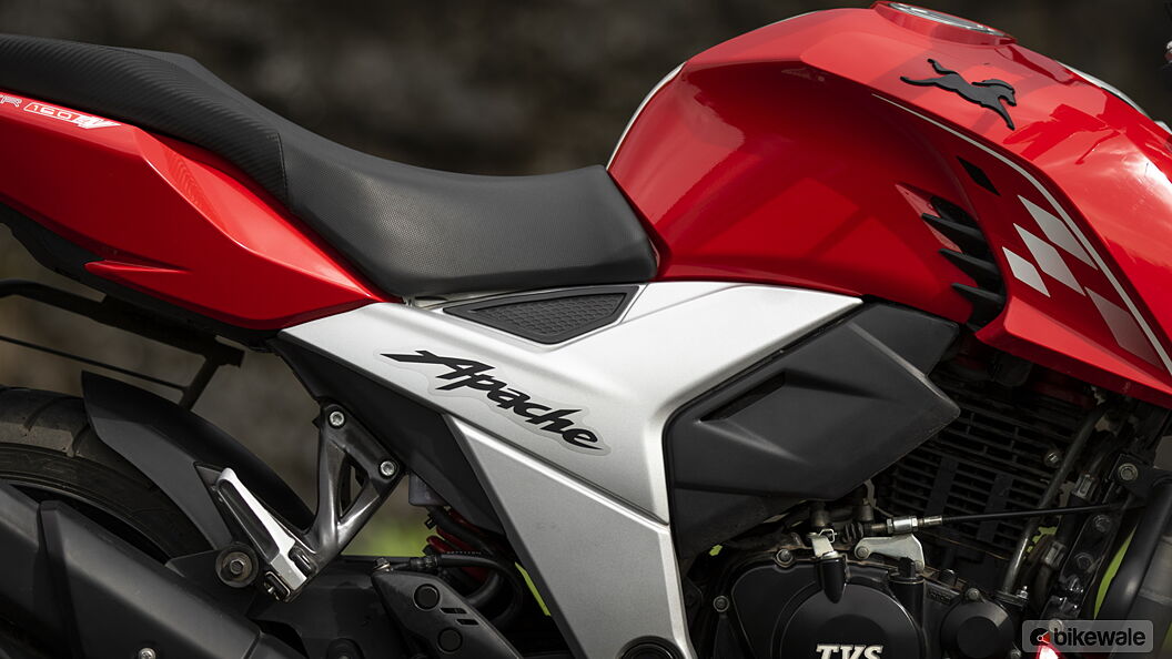 TVS Apache RTR 160 4V Right Front Three Quarter Image – BikeWale