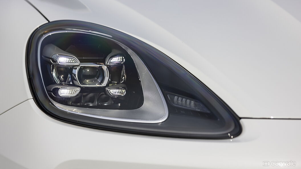 Porsche Cayenne Headlight