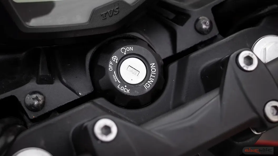 TVS Apache RTR 160 4V High Beam Low Beam Switch Image BikeWale
