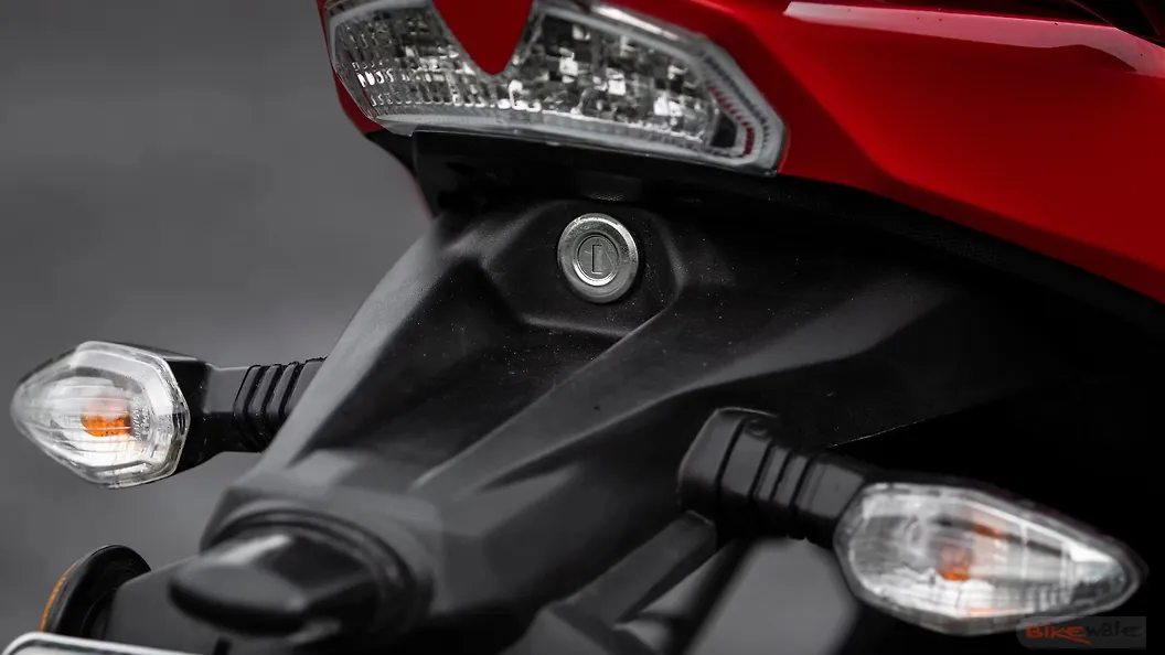 TVS Apache RTR 160 4V Pillion Footrest Image BikeWale