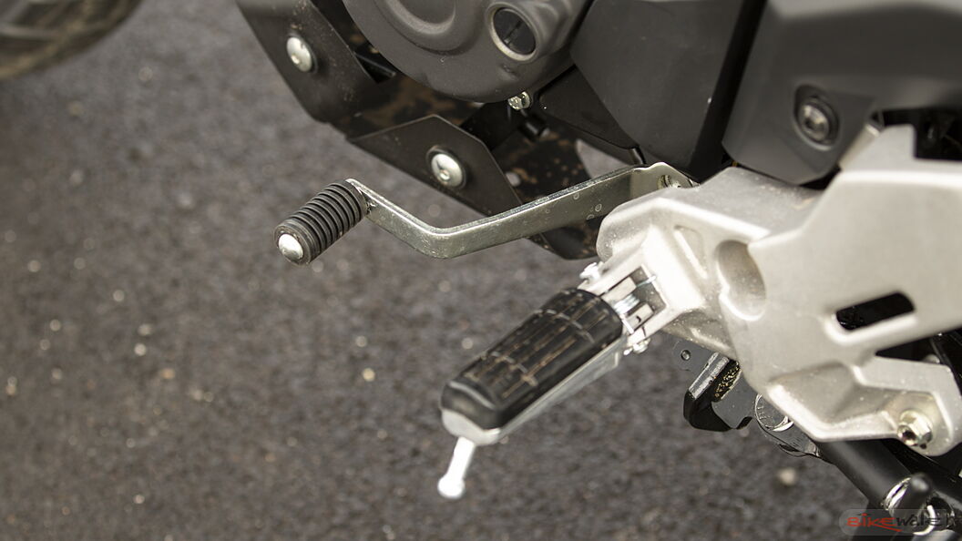 Yamaha FZ X Gear Shift Lever Image – BikeWale