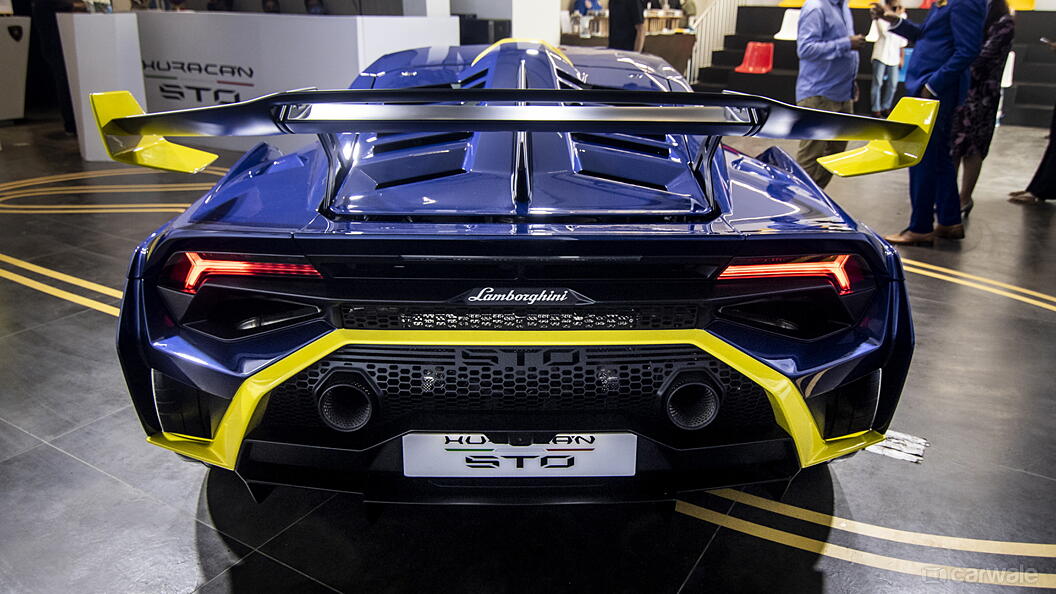 Huracan STO Rear View Image, Huracan STO Photos in India - CarWale