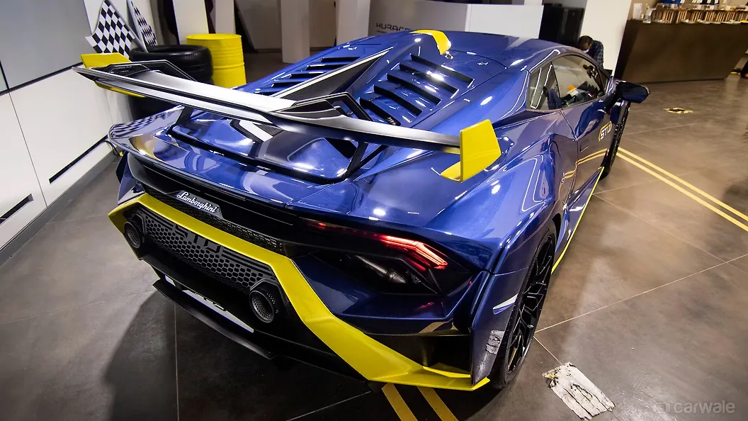 Huracan STO Rear View Image, Huracan STO Photos in India - CarWale