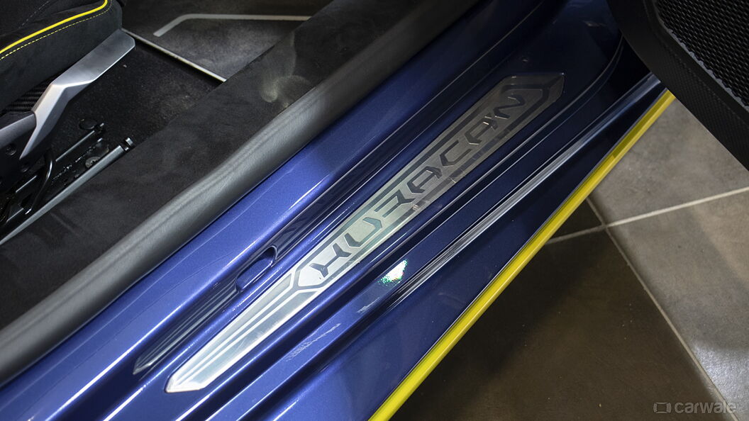 Lamborghini Huracan STO Front Backlit Door Sill Strips