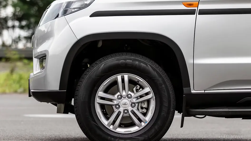 Bolero Neo Front Fender Image, Bolero Neo Photos in India CarWale