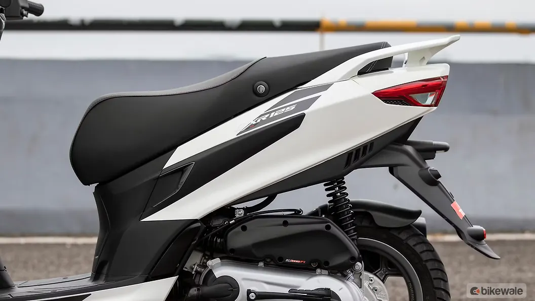 aprilia sx 125 tail tidy