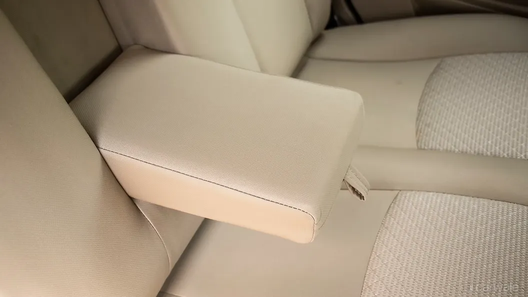 Bolero Neo Boot Rear Seat Fold Unfold Switches Image Photos In India Carwale - 2007 Toyota Avalon Seat Covers Bolero Neo Boot Rear Seat Fold Unfold Switches Image Photos In India Carwale - 2007 Toyota Avalon Seat Covers