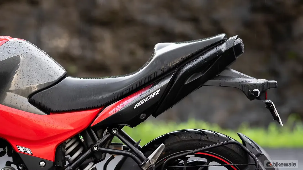 TVS Apache RTR 160 4V Bike Seat Image BikeWale