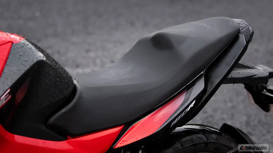 TVS Apache RTR 160 4V Bike Seat Image BikeWale