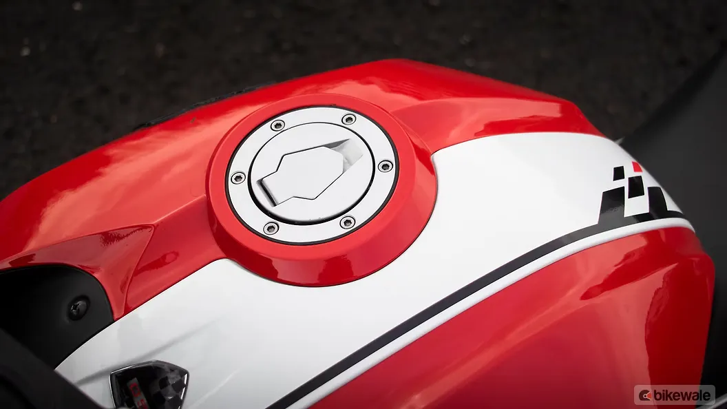 TVS Apache RTR 160 4V Fuel Tank Image BikeWale