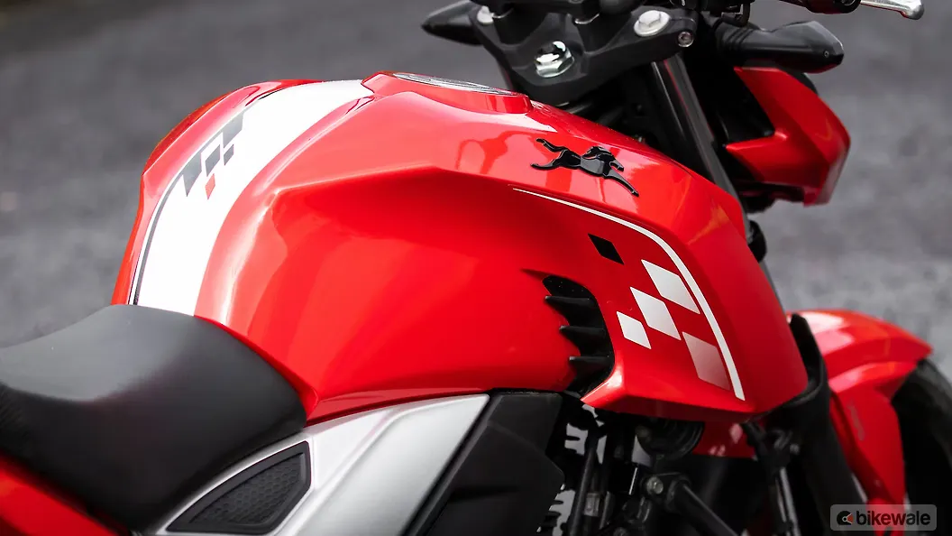 TVS Apache RTR 160 4V Fuel Tank Image BikeWale