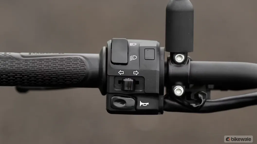 Benelli 502C High Beam Low Beam Switch Image BikeWale