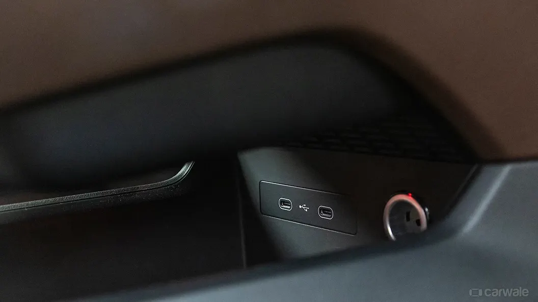 Porsche Macan USB Port/AUX/Power Socket/Wireless Charging