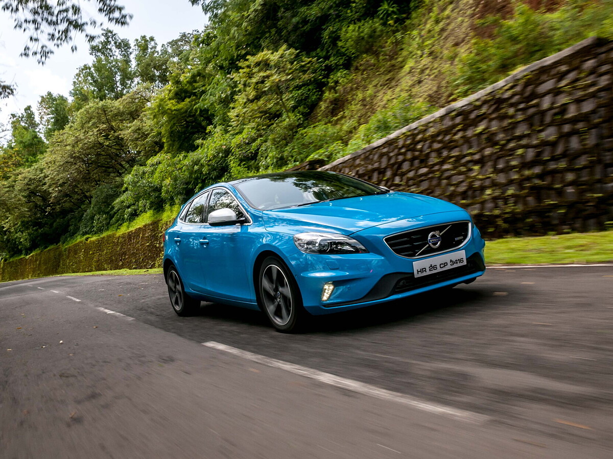 Volvo v40 store raised boot floor