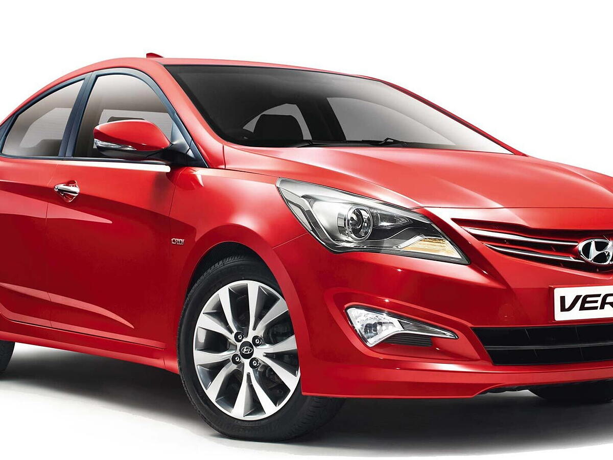 https://imgd.aeplcdn.com/1200x900/cw/ec/22136/Hyundai-Verna-Right-Front-Three-Quarter-82934.jpg?wm=0&q=75