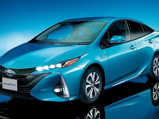 Toyota Prius PHV unveiled for Japan - CarWale