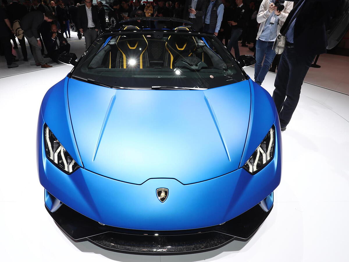 Geneva Motor Show 2018: Lamborghini drops the top of Huracan Performante -  CarWale