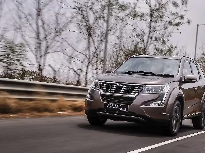 レディ Mahindra-XUV500-Exterior-
