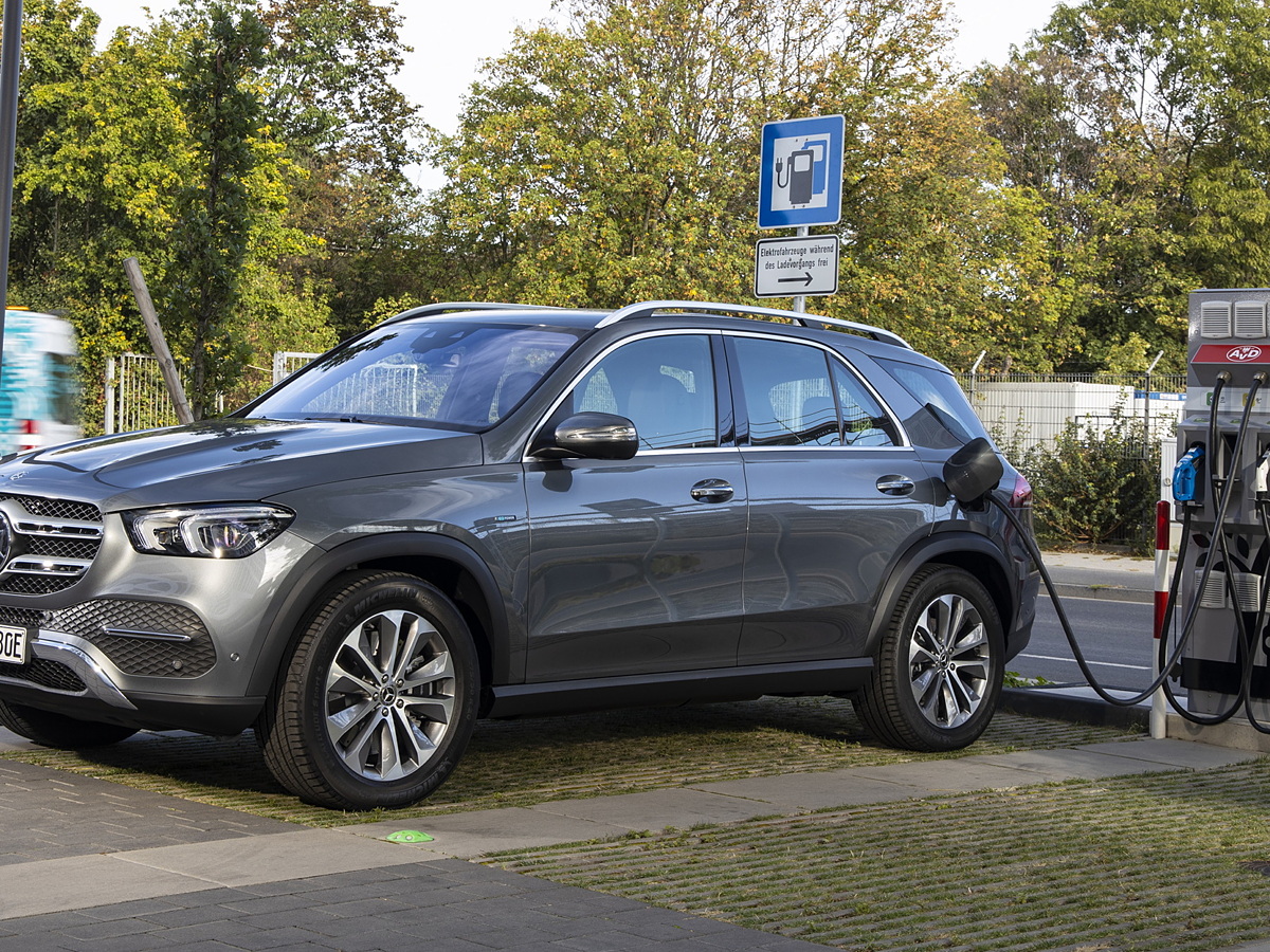 Mercedes suv hybrid on sale plug in