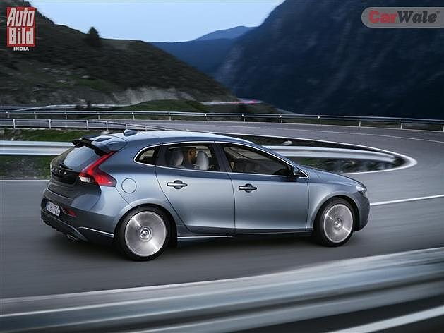 Record-breaking safety rating for the all-new Volvo V40 in Euro NCAP test -  Volvo Cars Global Media Newsroom