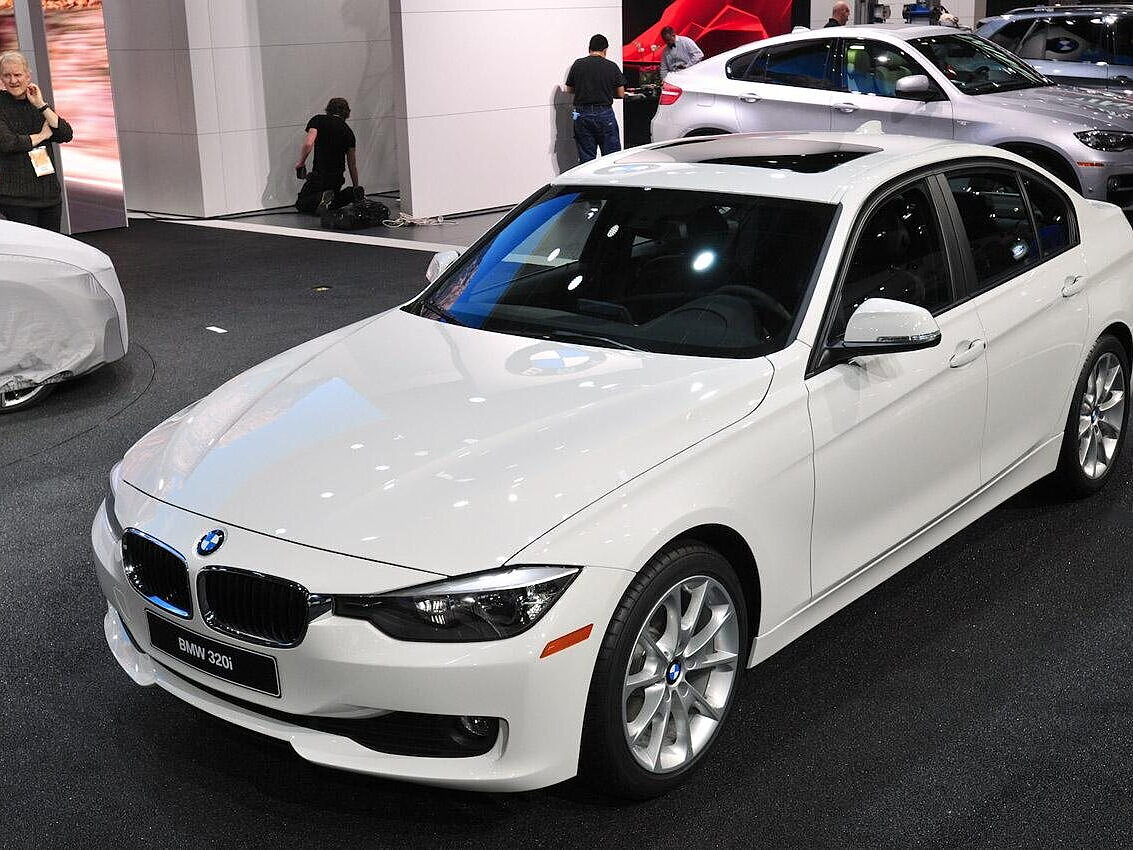 2013 Detroit Auto Show: BMW showcases 3-Series base variant - CarWale