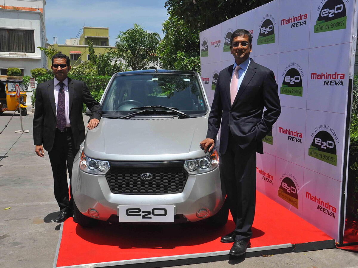 Mahindra electric car reva shop price