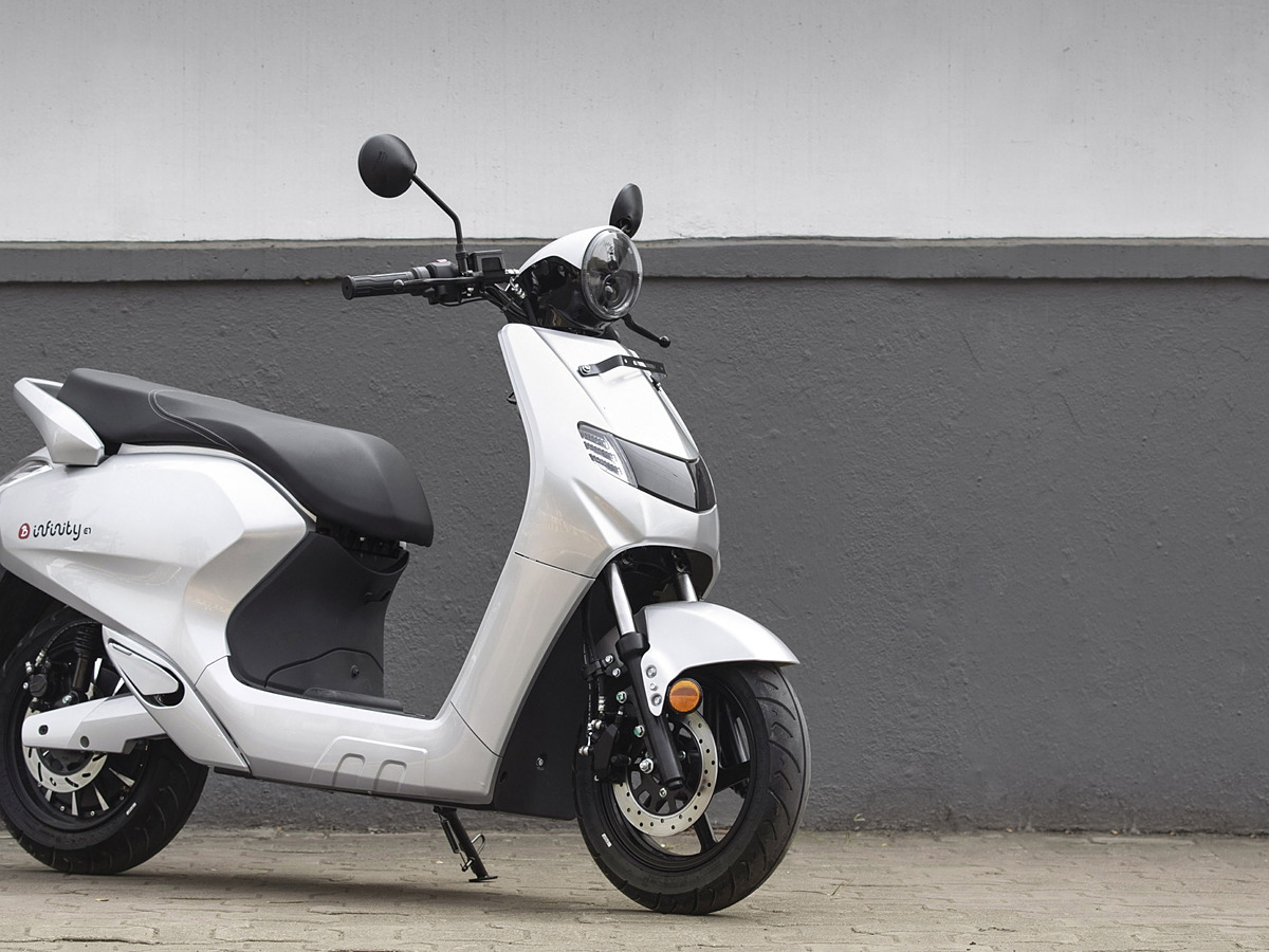 scooty under 50000 to 60000 on road price