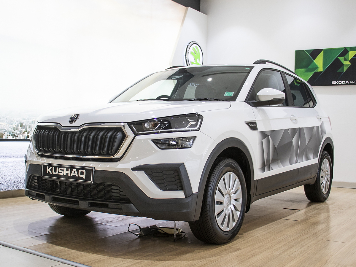 https://imgd.aeplcdn.com/1200x900/n/cw/ec/144929/skoda-kushaq-left-front-three-quarter0.jpeg?isig=0&wm=0