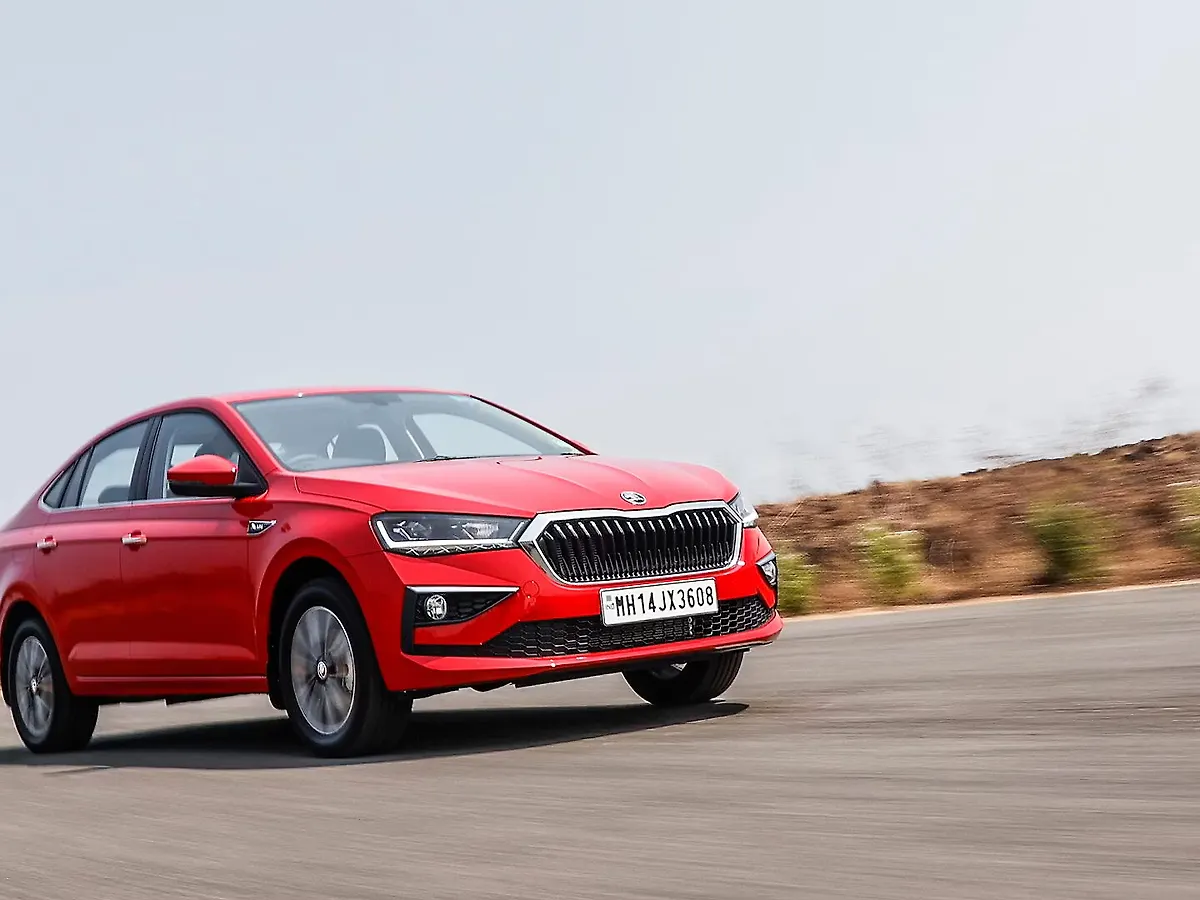 https://imgd.aeplcdn.com/1200x900/n/cw/ec/146419/skoda-slavia-right-front-three-quarter0.jpeg?isig=0