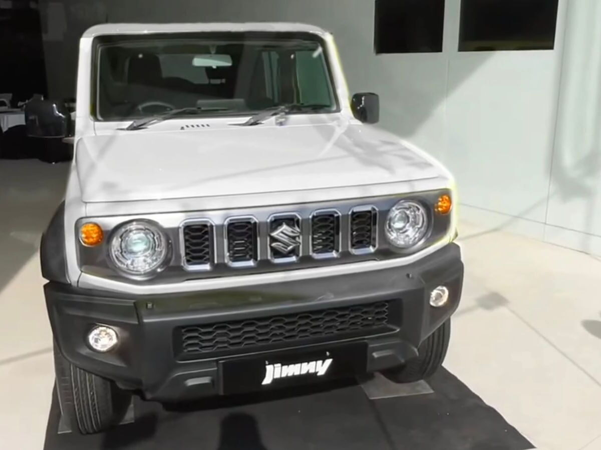 Maruti Jimny White colour spotted in showroom - CarWale