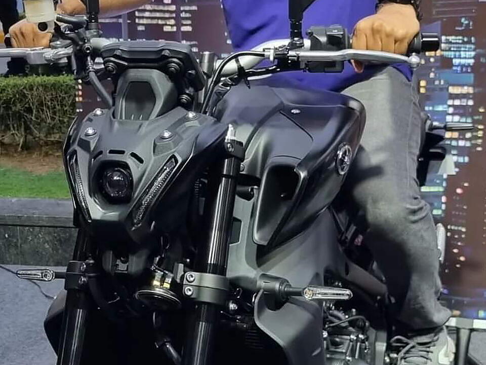 Yamaha MT-09 price in Mumbai - October 2023 on road price of MT-09