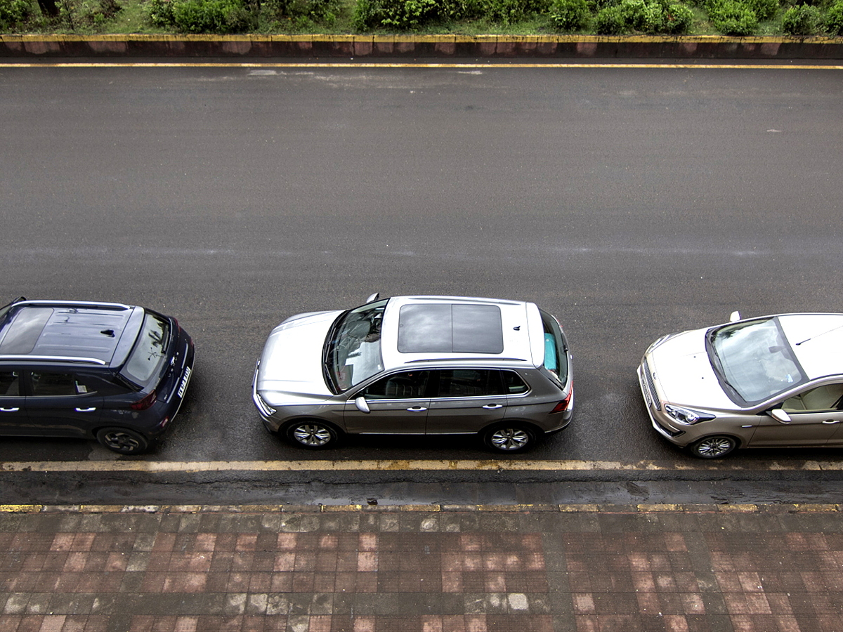 Parking car made easy: How to parallel park in Four Easy Steps - CarWale