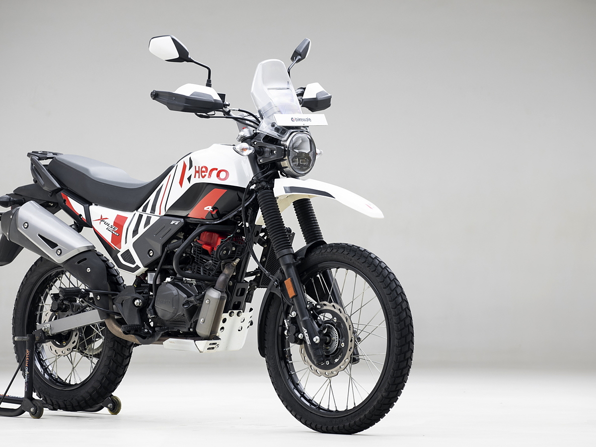 Pulsar xpulse 200 price sale