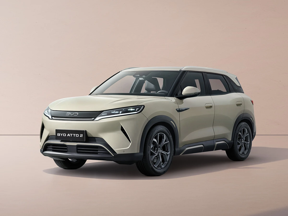 BYD Atto 2 का रिव्यु, क्या है इसमें खास? अभी जाने! 5 BYD Atto 2 with sleek simple shape and smooth contours.