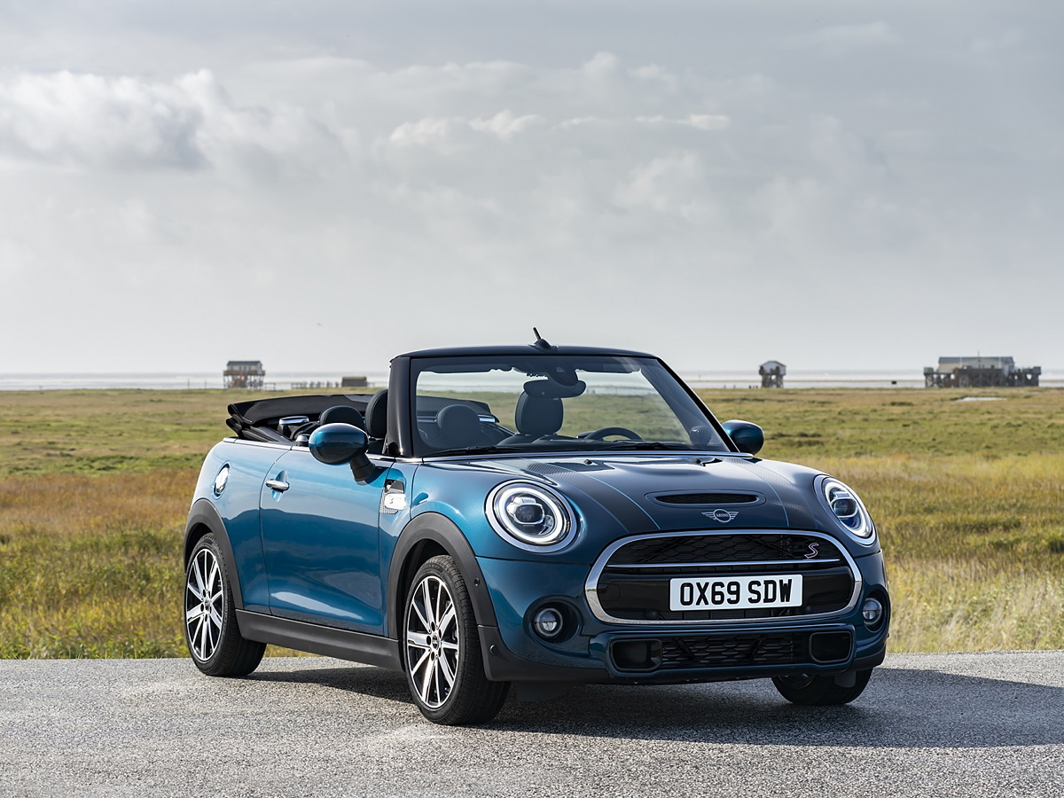 MINI Convertible Sidewalk Edition launched in India at Rs 44.90