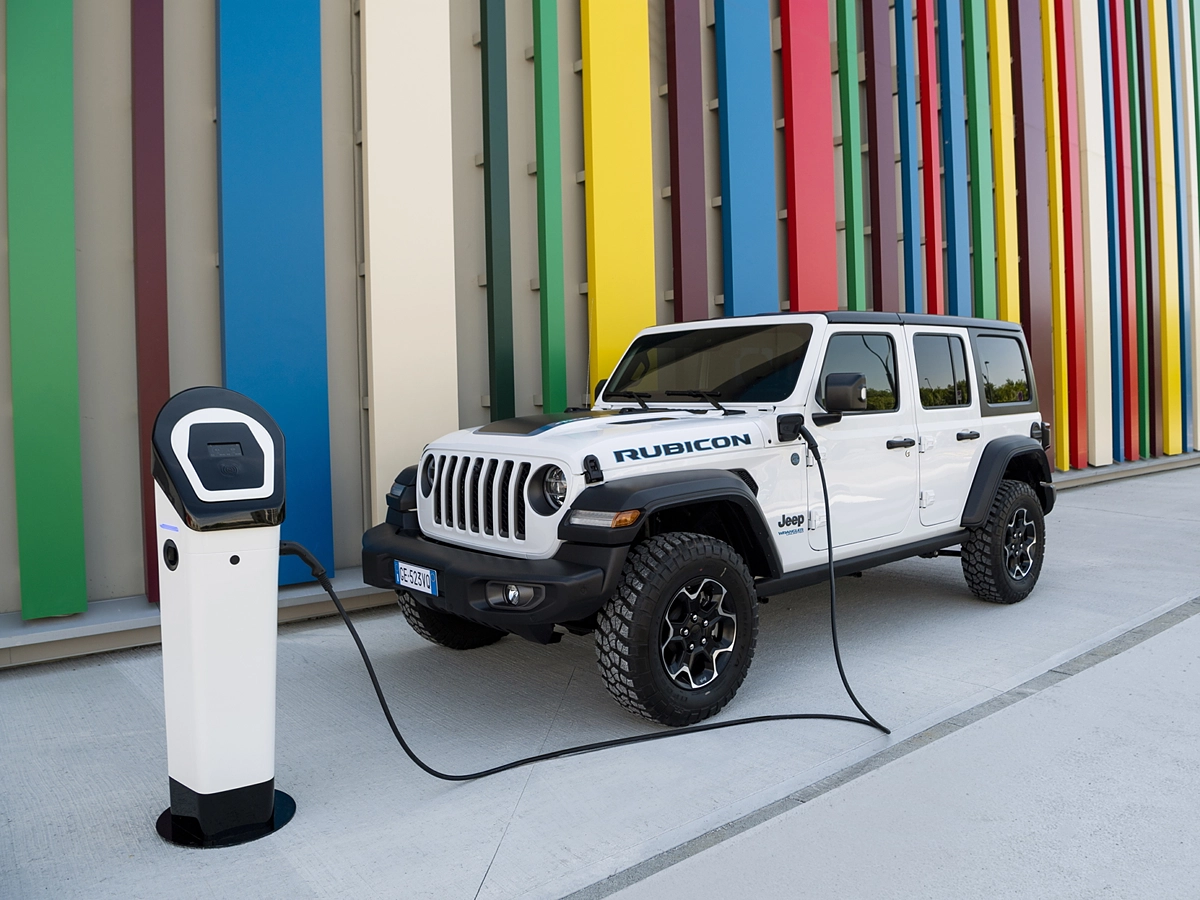 European-spec Jeep Wrangler 4xe hybrid revealed - CarWale European-spec Jeep Wrangler 4xe hybrid revealed - CarWale