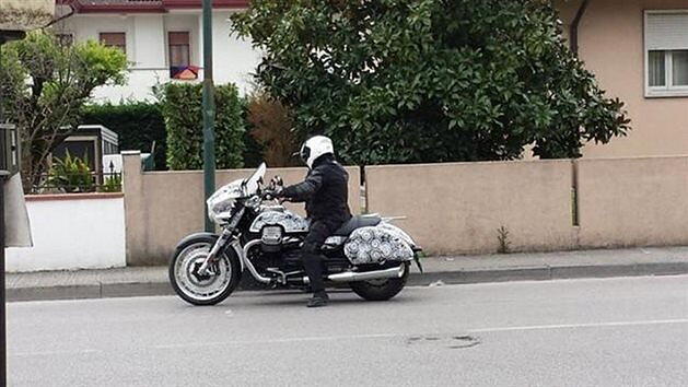 Moto Guzzi California 1400 ‘Bagger’ spotted testing in Italy